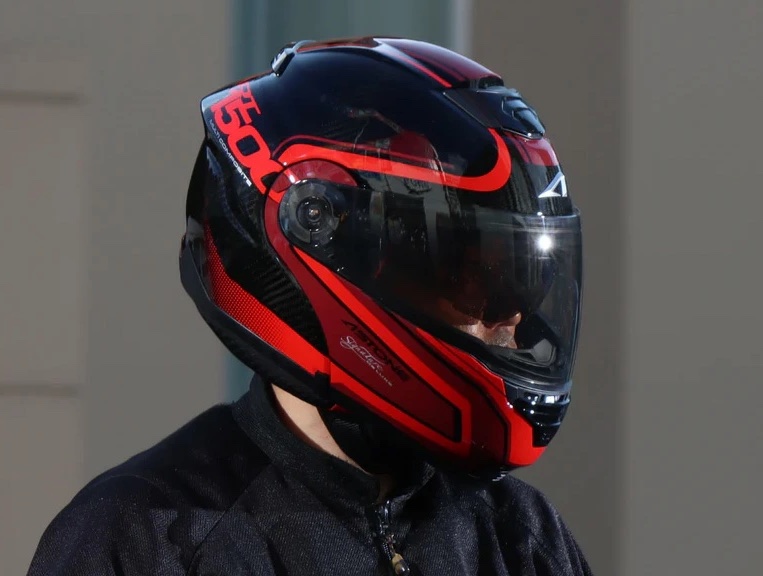 スポーツツアラーに似合うヘルメットとは?