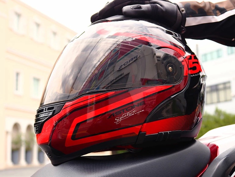 スポーツツアラーに似合うヘルメットのおすすめ