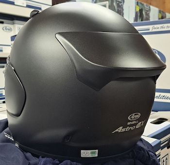 スポーツツアラーにおすすめのヘルメットは空力性能が高いこと
