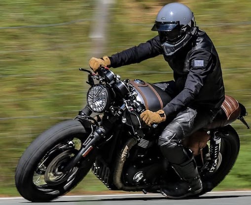 ネイキッドバイクの装着例