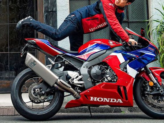 SSバイク用の服装の選び方 タイトなシルエット
