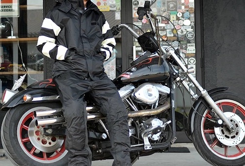 アメリカンバイクに似合うレインウェア　