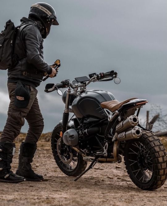 スクランブラーバイクのジャケットの選び方