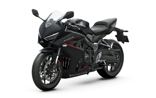 黒いSSフルカウルスポーツバイクに似合うヘルメット